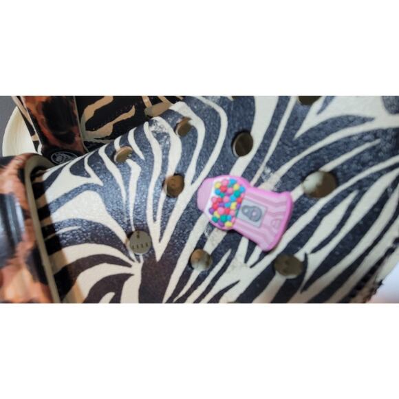 New Women’s Size 9 Zebra Leopard Animal Remix Crocs Shoes Unisex W/ Charms - Picture 6 of 8